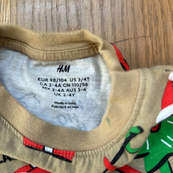 H&M Santa Printed LS T-Shirt - Picture 3 of 6